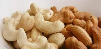 carbs in cashew nuts